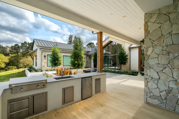 Lewes Natural Thin Stone Veneer Outdoor Kitchen