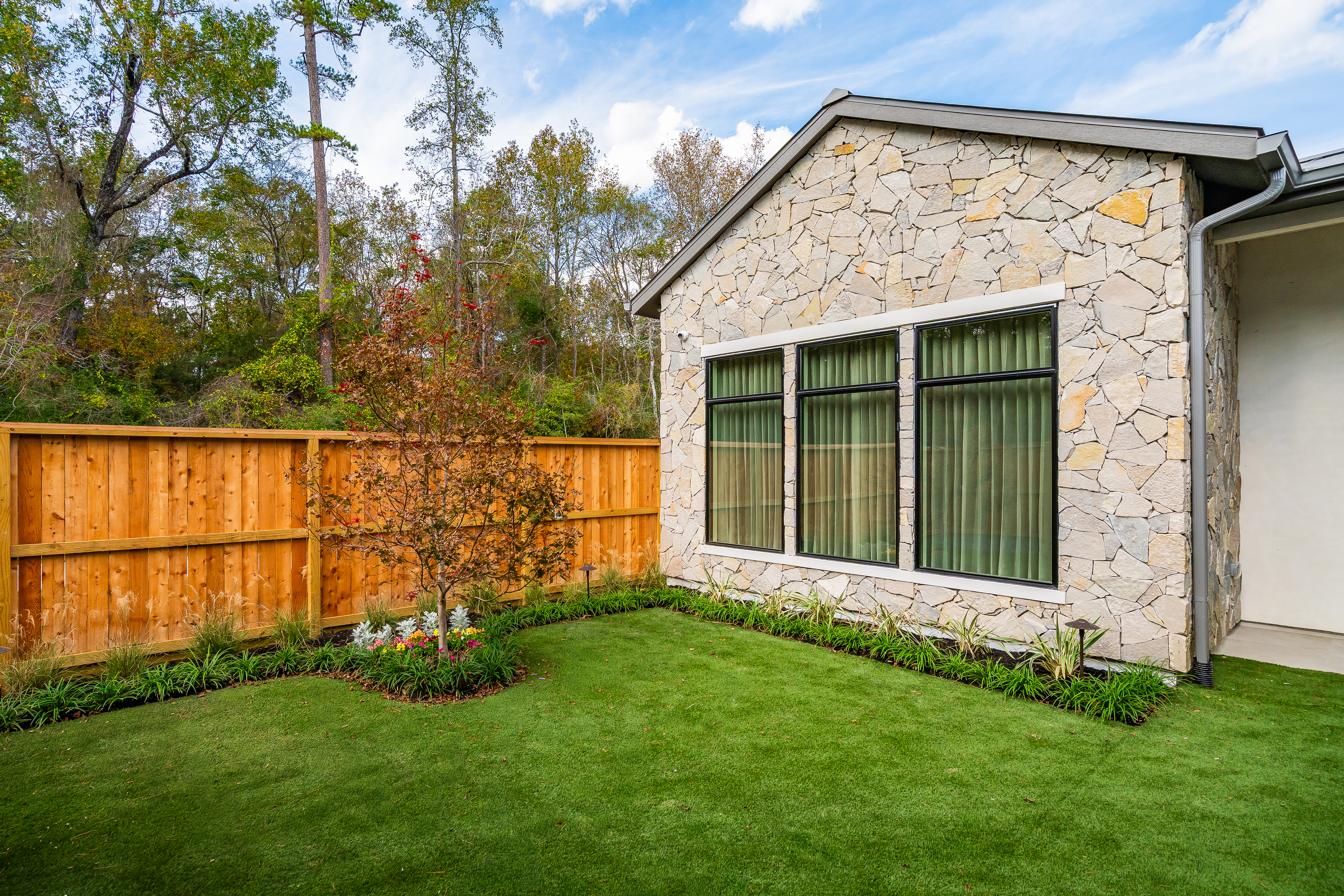 Lewes Real Thin Stone Veneer Exterior Accent Wall
