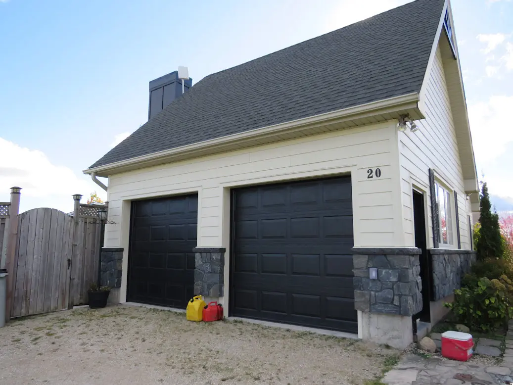 Carn Brea Real Stone Veneer Garage with Black Mortar