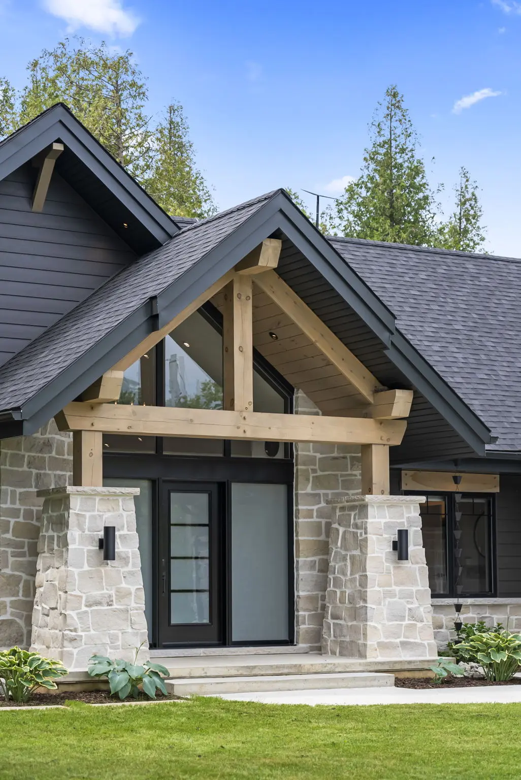 Mont Blanc Natural Stone Veneer White Mortar Front Entrance
