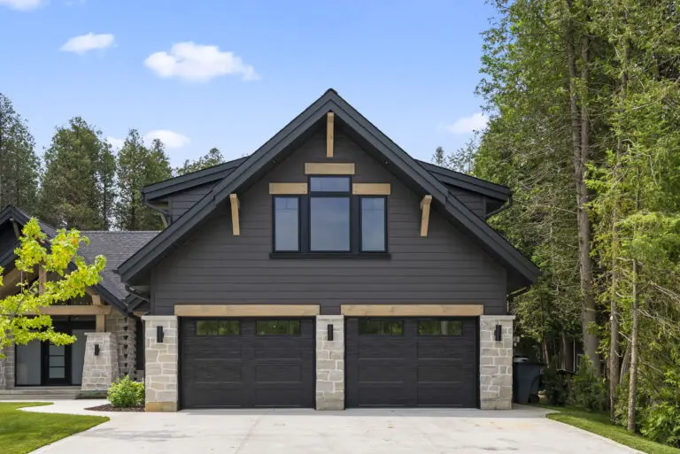 Mont Blanc Natural Stone Veneer White Mortar Garage