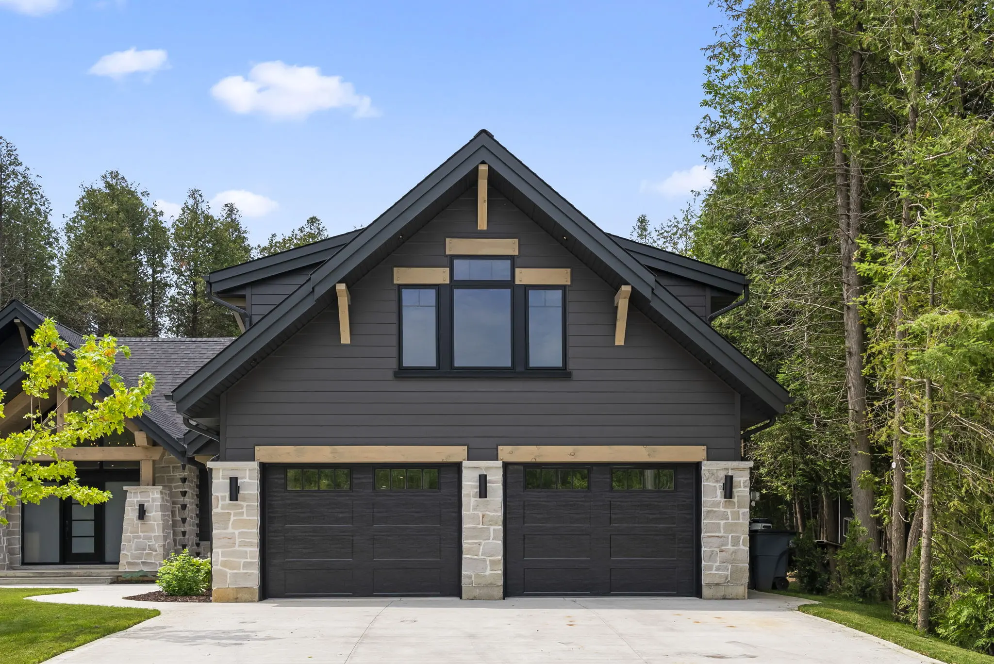 Mont Blanc Natural Stone Veneer White Mortar Garage