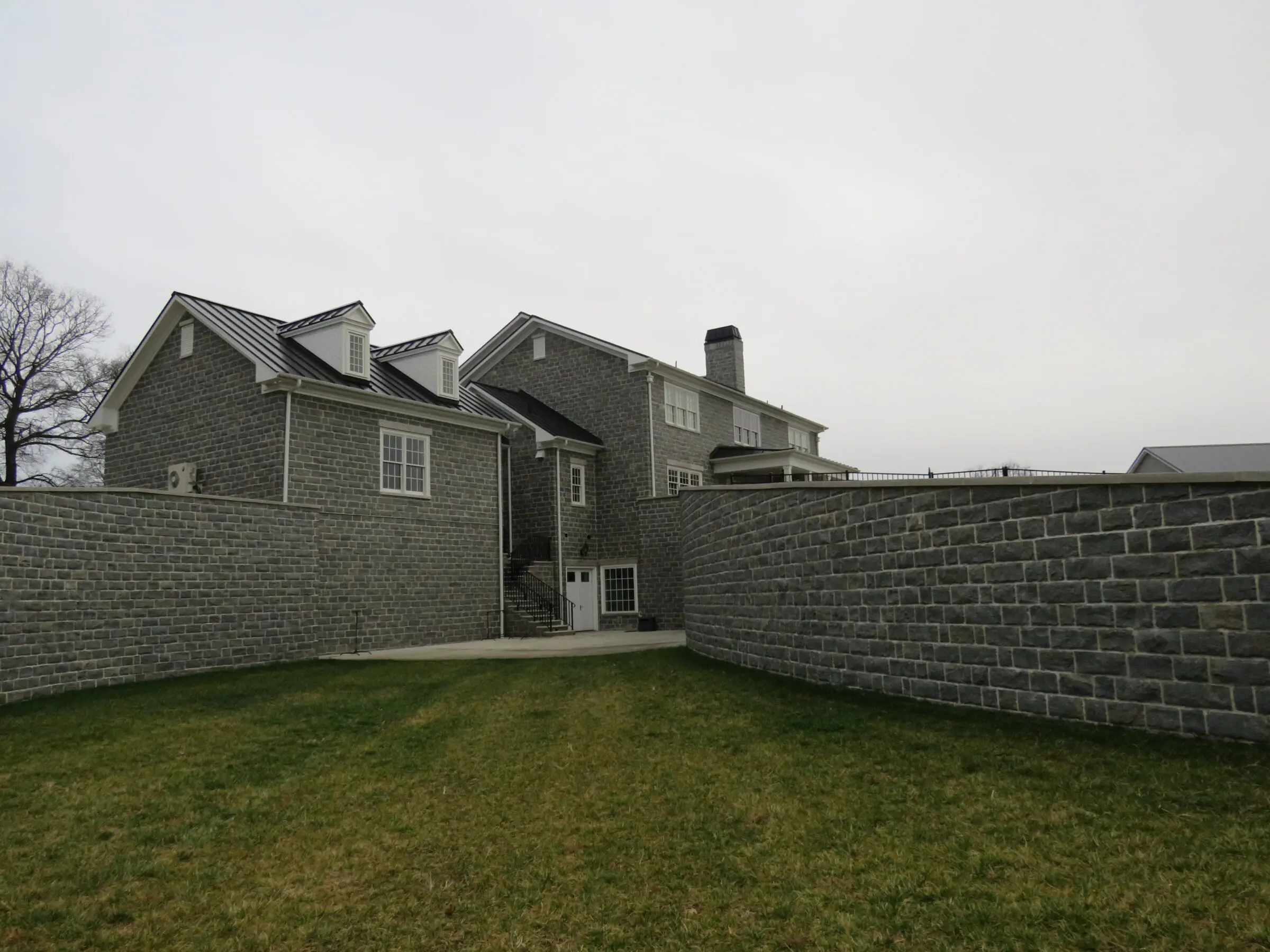 7" Larchmont Real Thin Stone Veneer Exterior