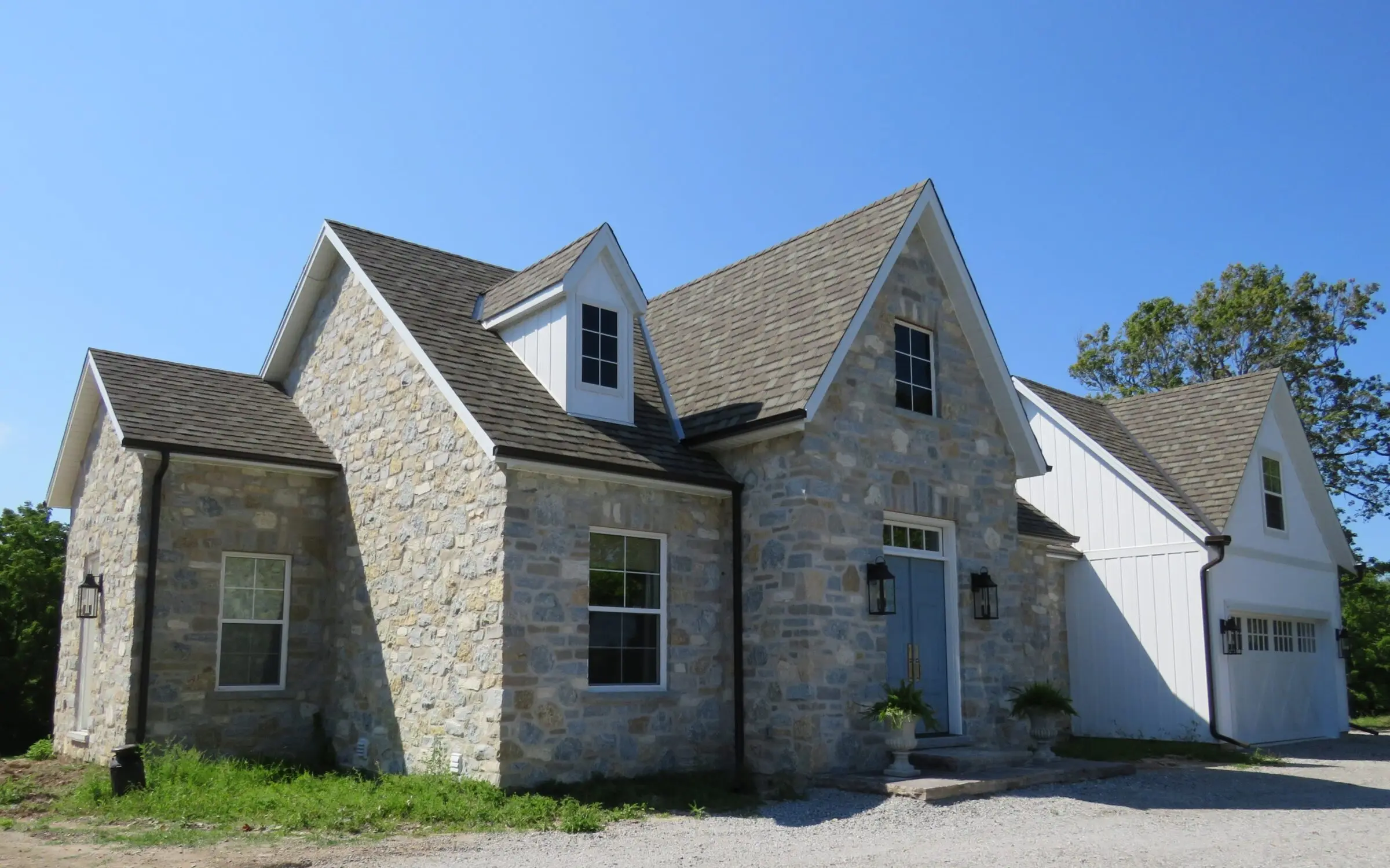 Custom Blend with Chateau and Nottingham Natural Stone Veneer Exterior