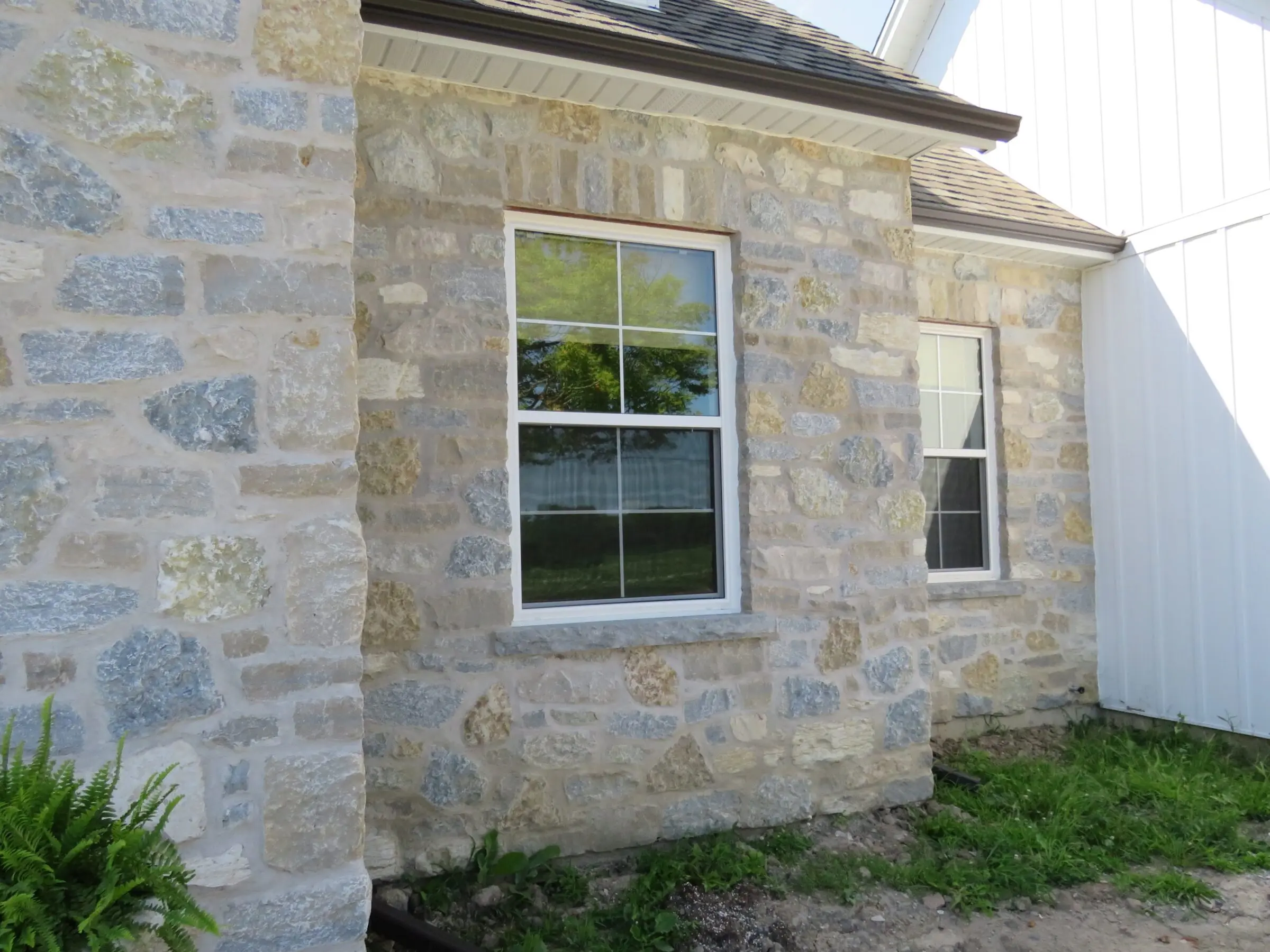 Custom Blend with Chateau and Nottingham Real Thin Stone Veneer Exterior