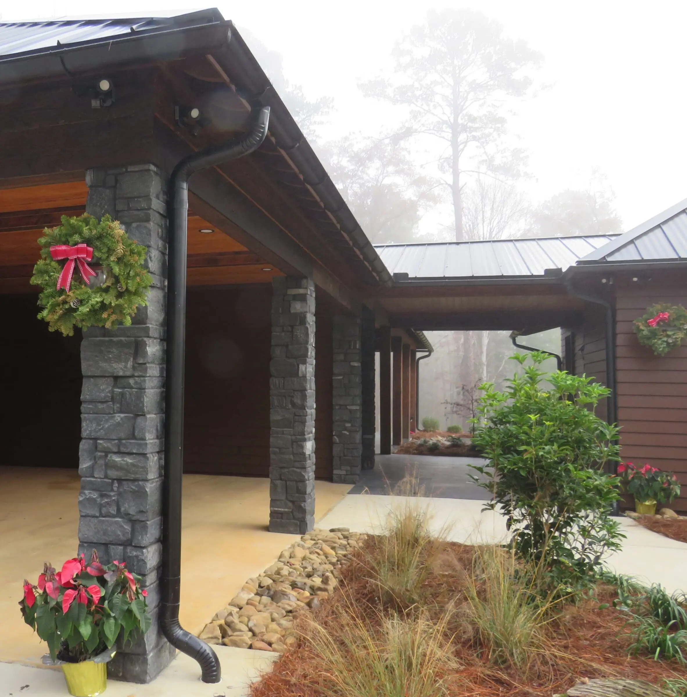 Dublin Real Thin Stone Veneer Carport Pillars with Dark Mortar