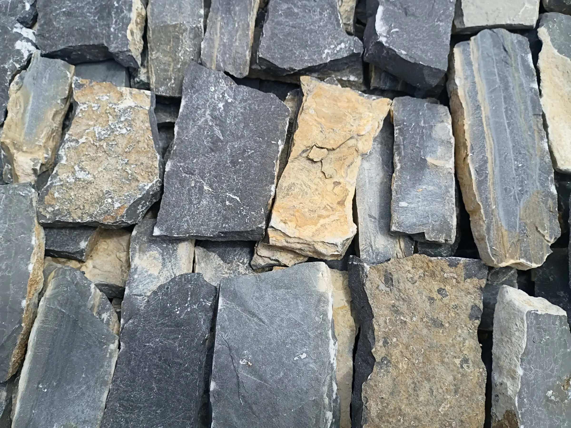 Blue Ridge Natural Thin Stone Veneer Stock Pallet
