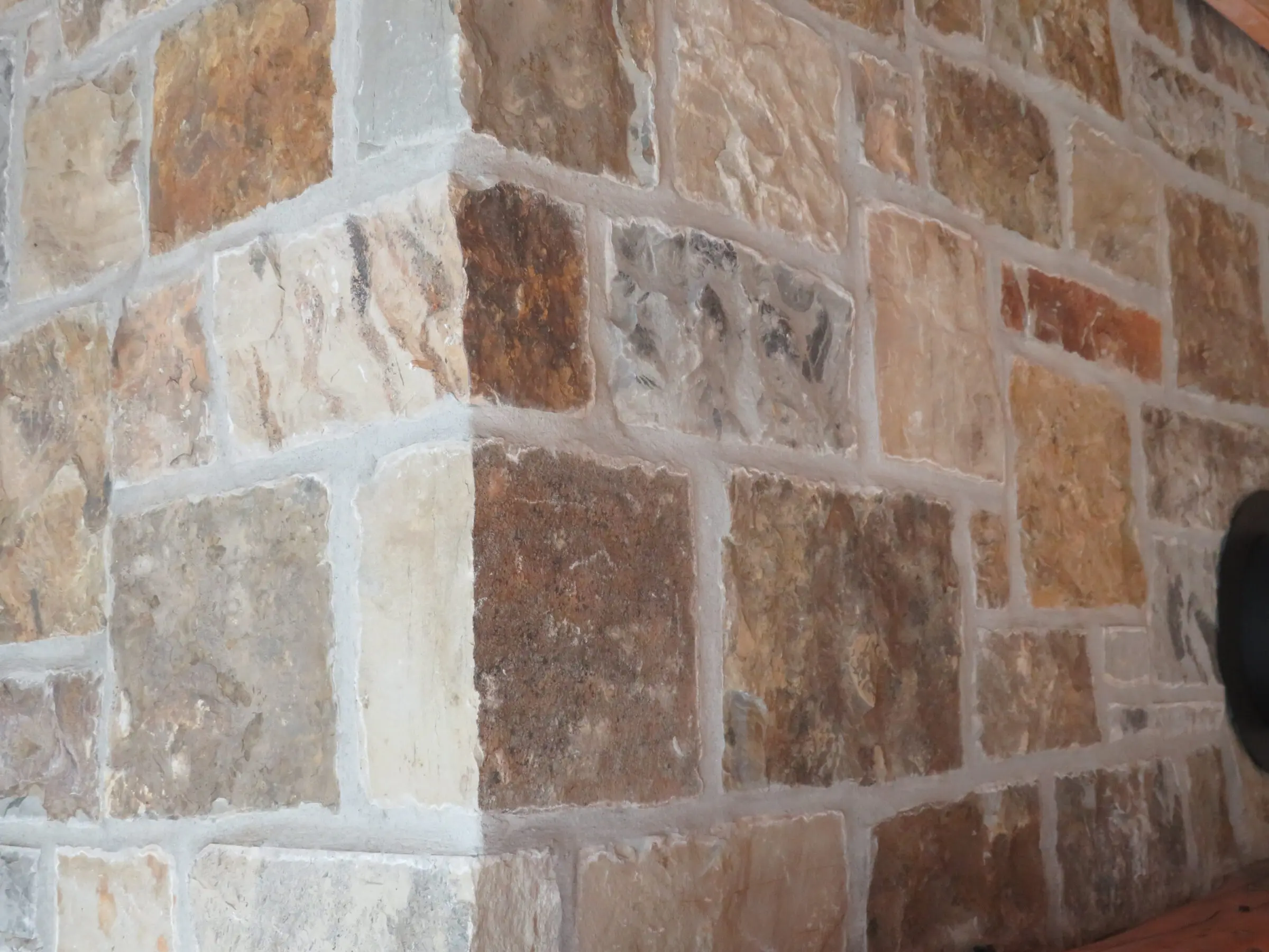 Chestnut Natural Thin Stone Veneer Corner Close Up