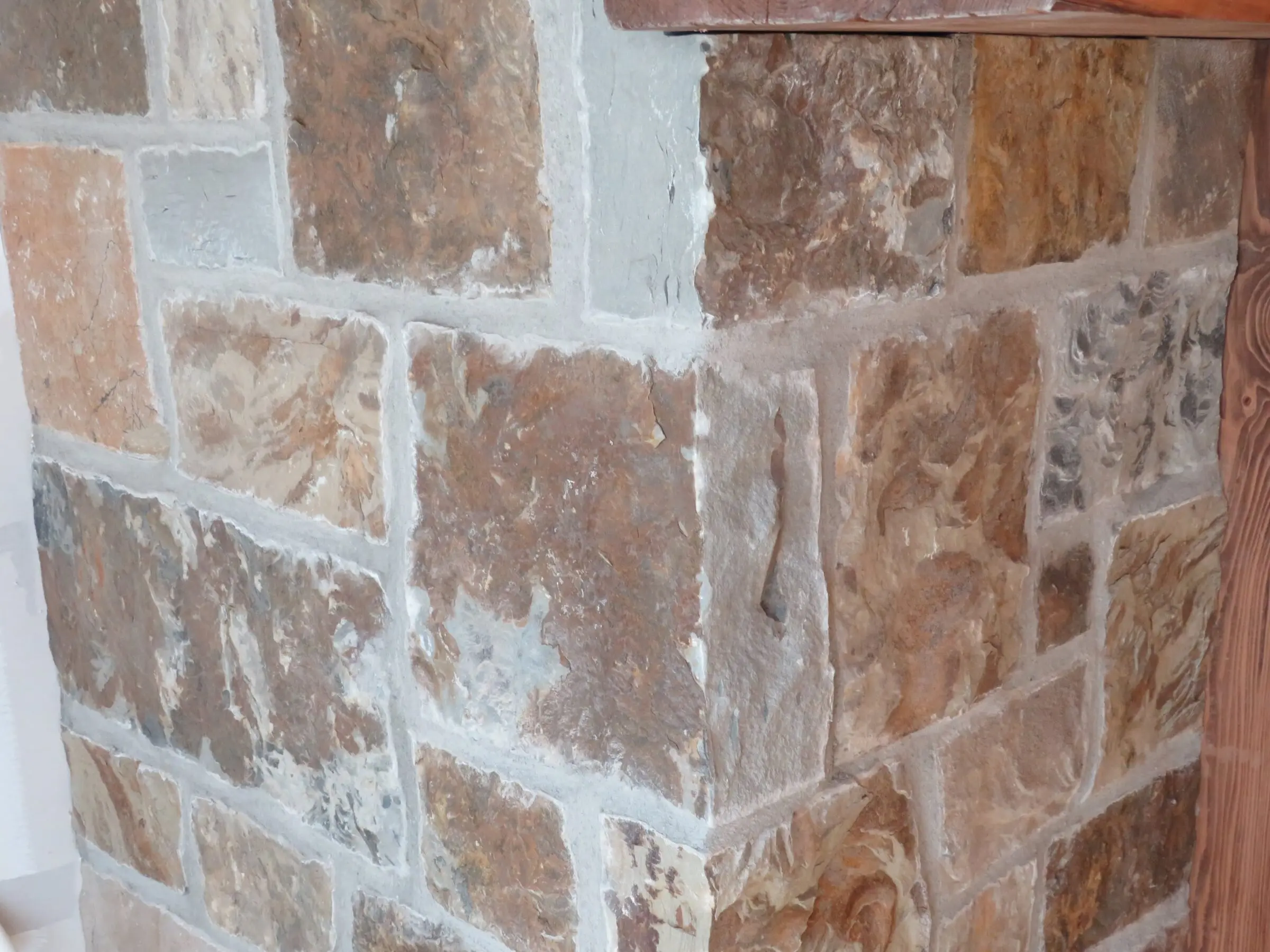 Chestnut Real Thin Stone Veneer Corner Close Up