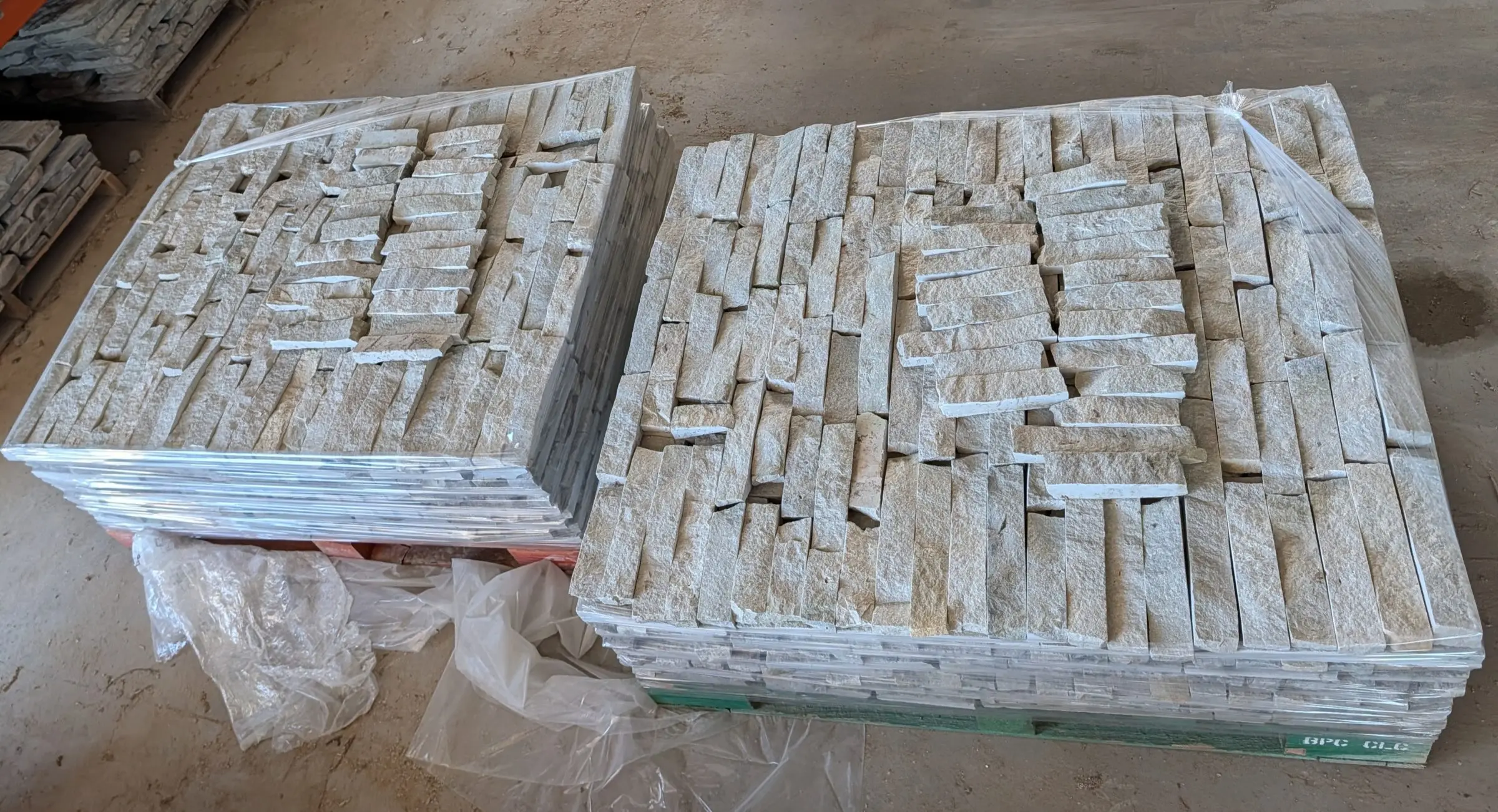 Sterling Ledge Natural Thin Stone Veneer Pallets